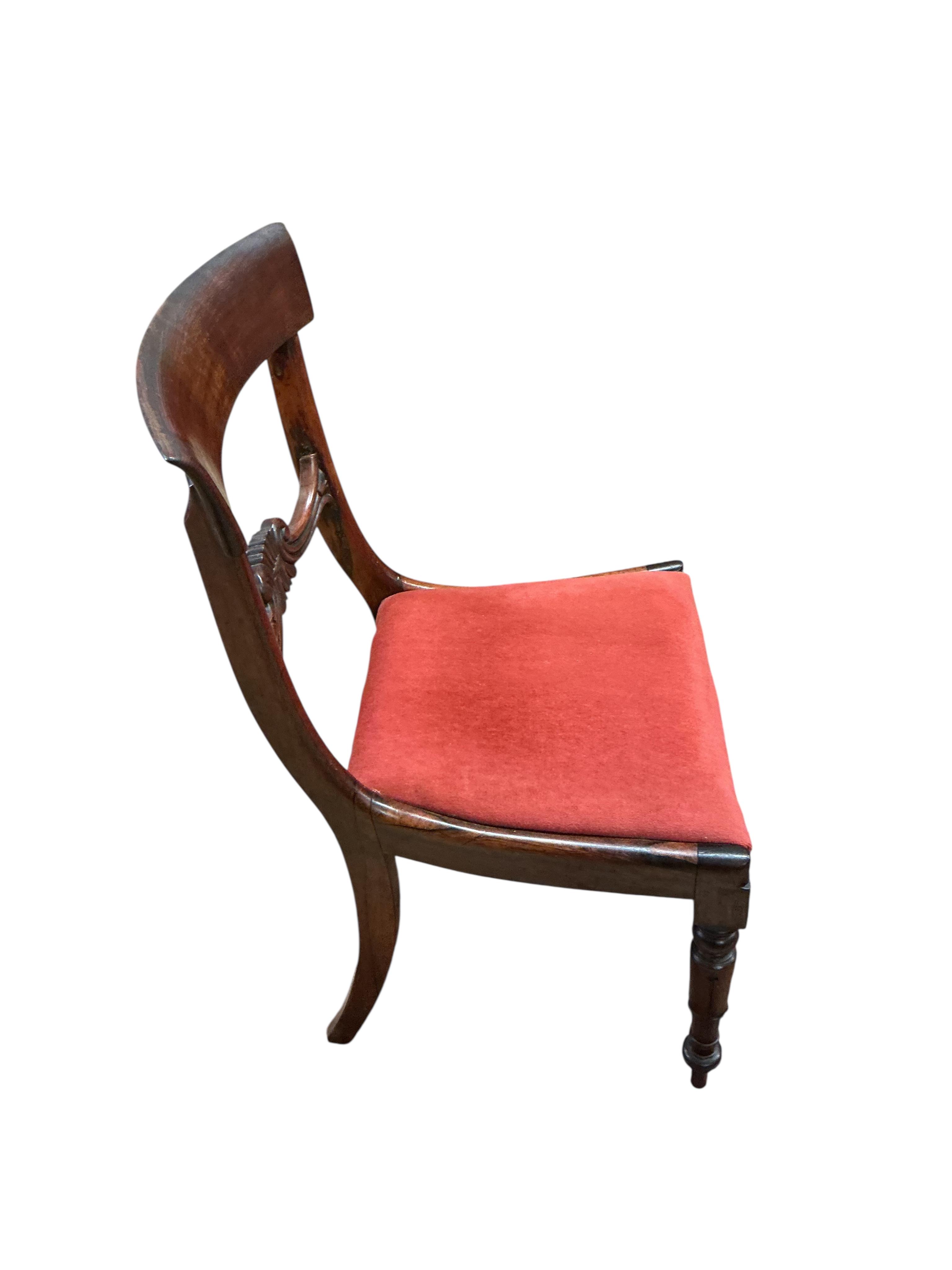 A Victorian mahogany extending dining table, 238cm extended, two spare leaves together with a harlequin set of six William IV mahogany dining chairs